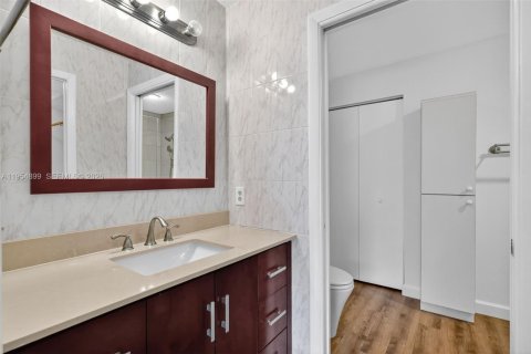 Touwnhouse à vendre à Miami, Floride: 3 chambres, 138.52 m2 № 2010459 - photo 14