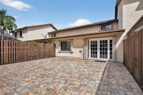 Touwnhouse à vendre à Miami, Floride: 3 chambres, 138.52 m2 № 2010459 - photo 25