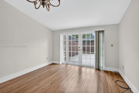 Touwnhouse à vendre à Miami, Floride: 3 chambres, 138.52 m2 № 2010459 - photo 7