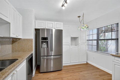 Touwnhouse à vendre à Miami, Floride: 3 chambres, 138.52 m2 № 2010459 - photo 9