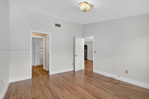 Touwnhouse à vendre à Miami, Floride: 3 chambres, 138.52 m2 № 2010459 - photo 13