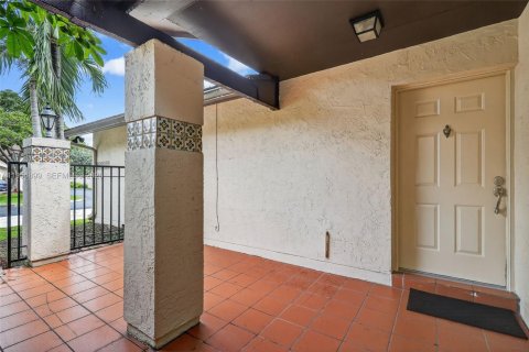 Touwnhouse à vendre à Miami, Floride: 3 chambres, 138.52 m2 № 2010459 - photo 5