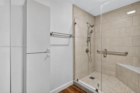 Touwnhouse à vendre à Miami, Floride: 3 chambres, 138.52 m2 № 2010459 - photo 17