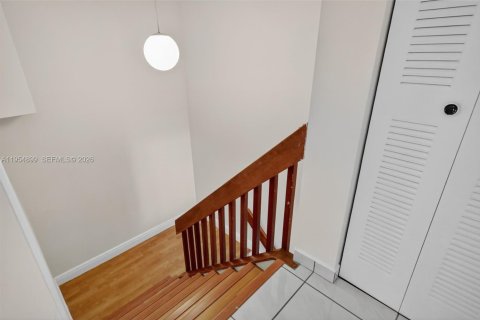 Touwnhouse à vendre à Miami, Floride: 3 chambres, 138.52 m2 № 2010459 - photo 23