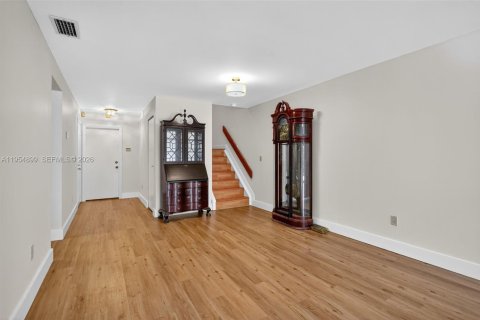 Touwnhouse à vendre à Miami, Floride: 3 chambres, 138.52 m2 № 2010459 - photo 8