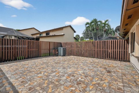 Touwnhouse à vendre à Miami, Floride: 3 chambres, 138.52 m2 № 2010459 - photo 24