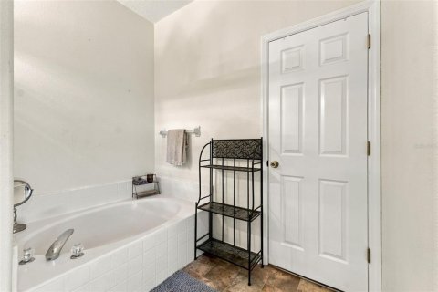 Casa en venta en Spring Hill, Florida, 4 dormitorios, 208.66 m2 № 2386320 - foto 19