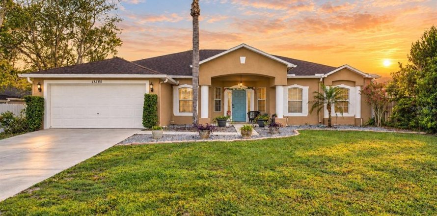 Casa en Spring Hill, Florida 4 dormitorios, 208.66 m2 № 2386320