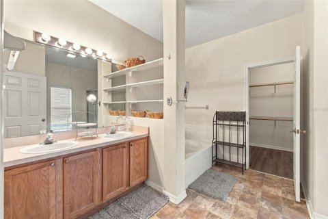 Casa en venta en Spring Hill, Florida, 4 dormitorios, 208.66 m2 № 2386320 - foto 18