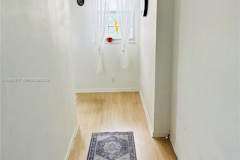 Condo in Hollywood, Florida, 2 bedrooms № 2025969 - photo 6