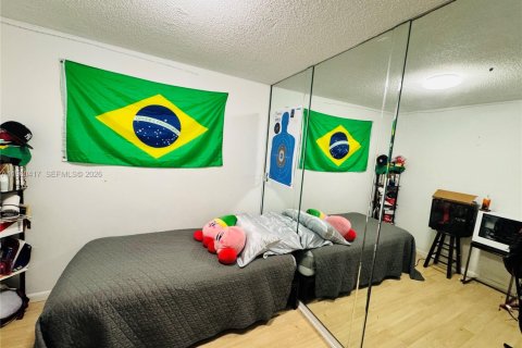 Condo in Hollywood, Florida, 2 bedrooms № 2025969 - photo 13