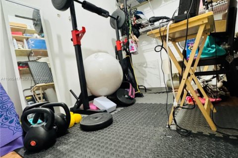 Condo in Hollywood, Florida, 2 bedrooms № 2025969 - photo 10