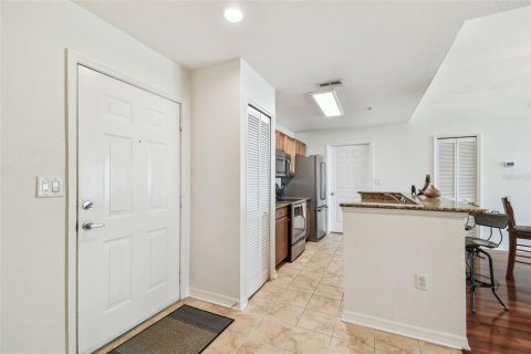 Condo in Tampa, Florida, 2 bedrooms  № 1732887 - photo 17