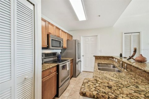 Condo in Tampa, Florida, 2 bedrooms  № 1732887 - photo 12