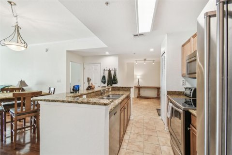 Condo in Tampa, Florida, 2 bedrooms  № 1732887 - photo 16