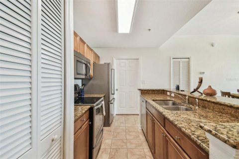 Condo in Tampa, Florida, 2 bedrooms  № 1732887 - photo 11