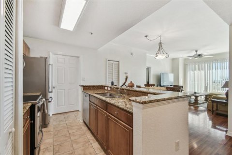 Condo in Tampa, Florida, 2 bedrooms  № 1732887 - photo 10