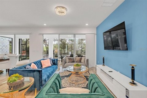 House in Kissimmee, Florida 8 bedrooms, 301.75 sq.m. № 2214383 - photo 21