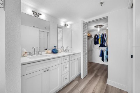 Condo in Saint Petersburg, Florida, 2 bedrooms  № 1787512 - photo 18