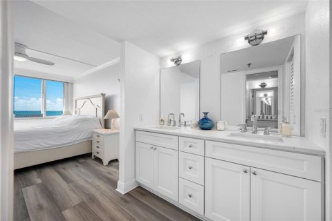 Condo in Saint Petersburg, Florida, 2 bedrooms  № 1787512 - photo 19