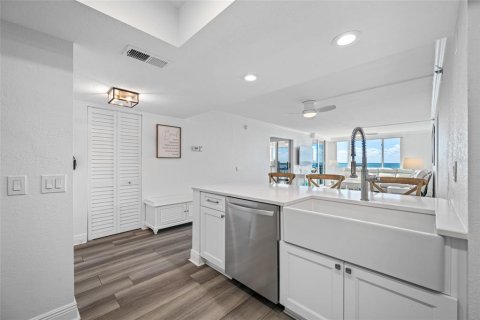 Condo in Saint Petersburg, Florida, 2 bedrooms  № 1787512 - photo 2