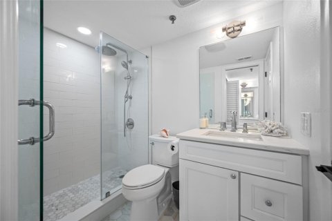 Condo in Saint Petersburg, Florida, 2 bedrooms  № 1787512 - photo 13