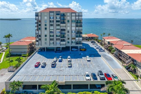 Condo in Saint Petersburg, Florida, 2 bedrooms  № 1787512 - photo 1