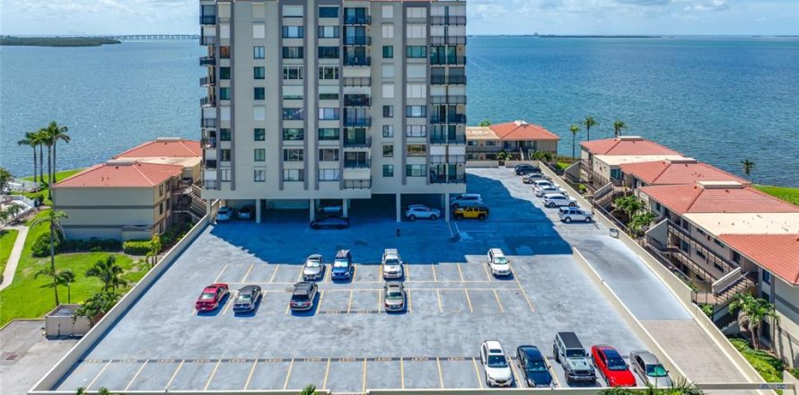 Condo in Saint Petersburg, Florida, 2 bedrooms  № 1787512