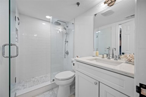 Condo in Saint Petersburg, Florida, 2 bedrooms  № 1787512 - photo 12