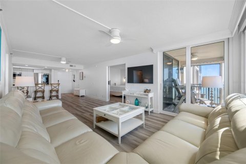 Condo in Saint Petersburg, Florida, 2 bedrooms  № 1787512 - photo 11