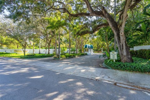 Condo in Miami, Florida, 2 bedrooms  № 1896910 - photo 24