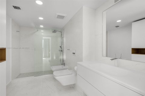 Condo in Miami, Florida, 2 bedrooms  № 1896910 - photo 15
