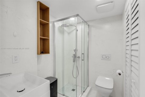 Condo in Miami, Florida, 2 bedrooms  № 1896910 - photo 18