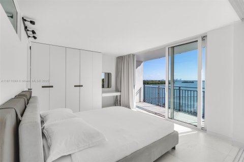 Condo in Miami, Florida, 2 bedrooms  № 1896910 - photo 4