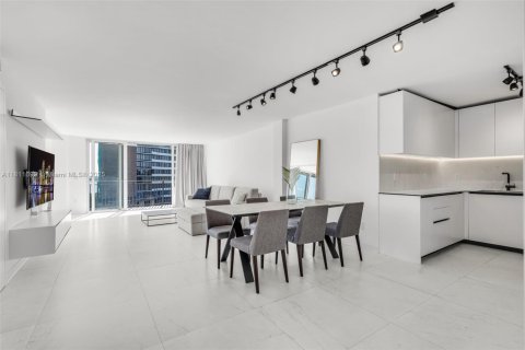 Condo in Miami, Florida, 2 bedrooms  № 1896910 - photo 7