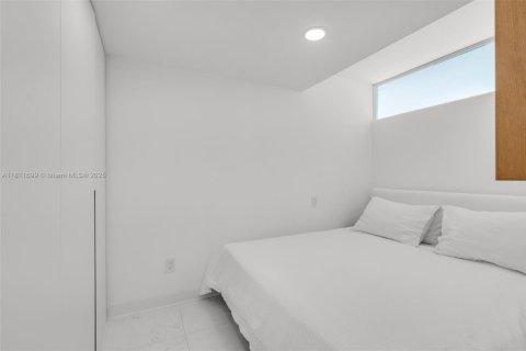 Condo in Miami, Florida, 2 bedrooms  № 1896910 - photo 17
