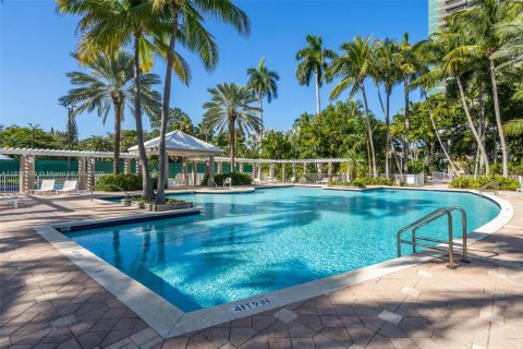 Condo in Miami, Florida, 2 bedrooms  № 1896910 - photo 5
