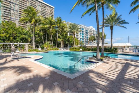 Condo in Miami, Florida, 2 bedrooms  № 1896910 - photo 22
