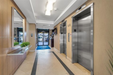 Condo in Miami, Florida, 2 bedrooms  № 1896910 - photo 20