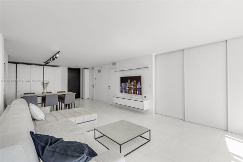 Condo in Miami, Florida, 2 bedrooms  № 1896910 - photo 8