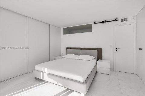 Condo in Miami, Florida, 2 bedrooms  № 1896910 - photo 14