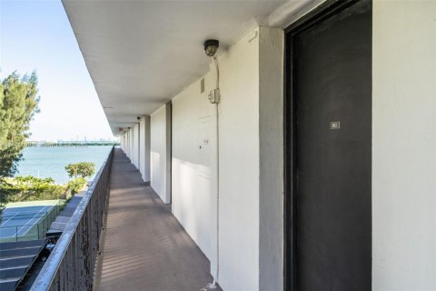 Condo in Miami, Florida, 2 bedrooms  № 1896910 - photo 19