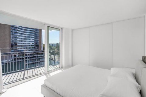 Condo in Miami, Florida, 2 bedrooms  № 1896910 - photo 12