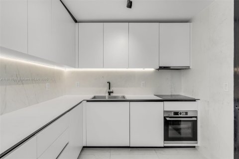 Condo in Miami, Florida, 2 bedrooms  № 1896910 - photo 3