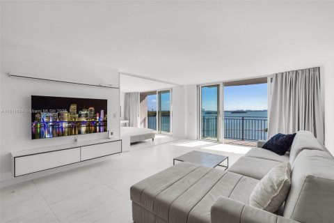 Condo in Miami, Florida, 2 bedrooms  № 1896910 - photo 1