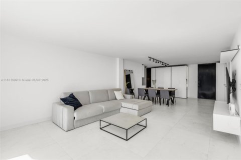 Condo in Miami, Florida, 2 bedrooms  № 1896910 - photo 9