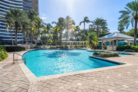 Condo in Miami, Florida, 2 bedrooms  № 1896910 - photo 21