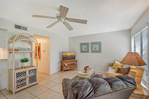 Copropriété à vendre à Sarasota, Floride: 2 chambres, 64.1 m2 № 1250951 - photo 8