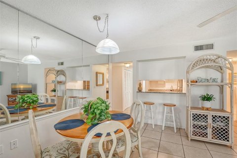 Copropriété à vendre à Sarasota, Floride: 2 chambres, 64.1 m2 № 1250951 - photo 11