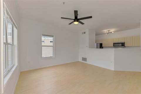 Condo in Bradenton, Florida, 1 bedroom  № 2226397 - photo 11